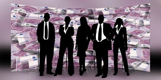  Silhouettes of  5 managers standing in front of piles of 500 Euro note.