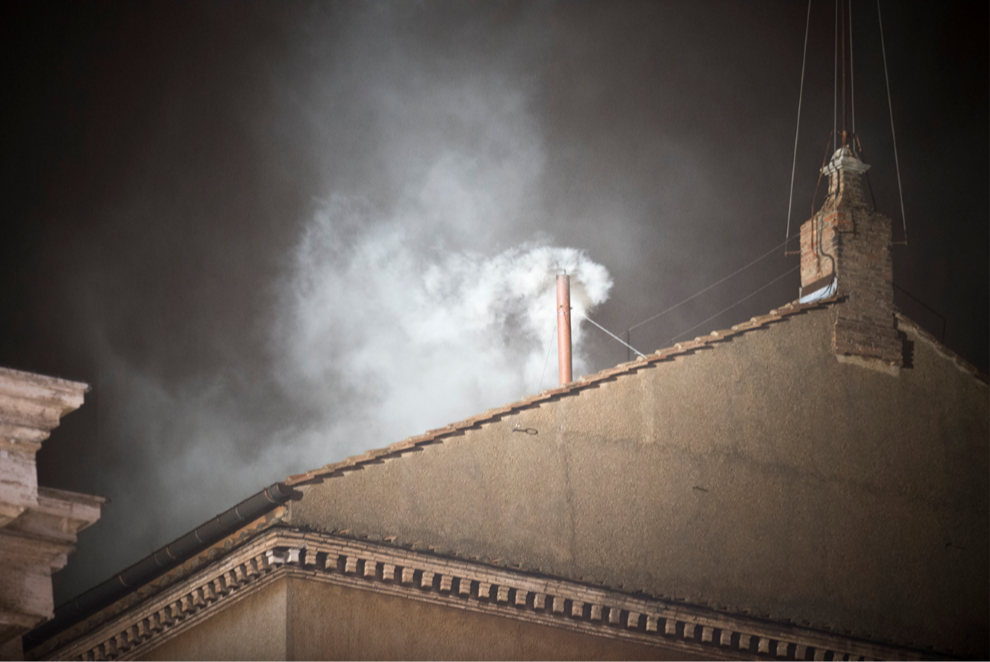دخان يخرج من الكنيسة chimney.png
