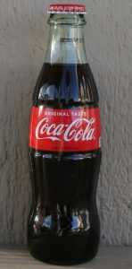fotografía de una botella de Coca-Cola