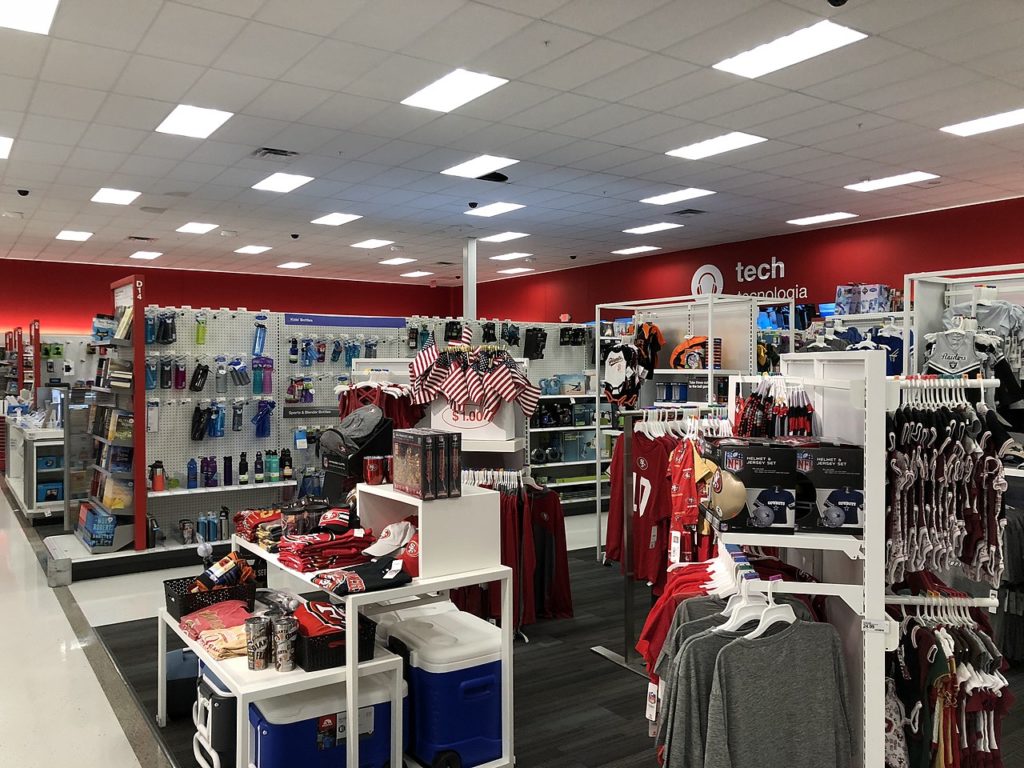 Target store clothing department using both Geometric and Grid layouts