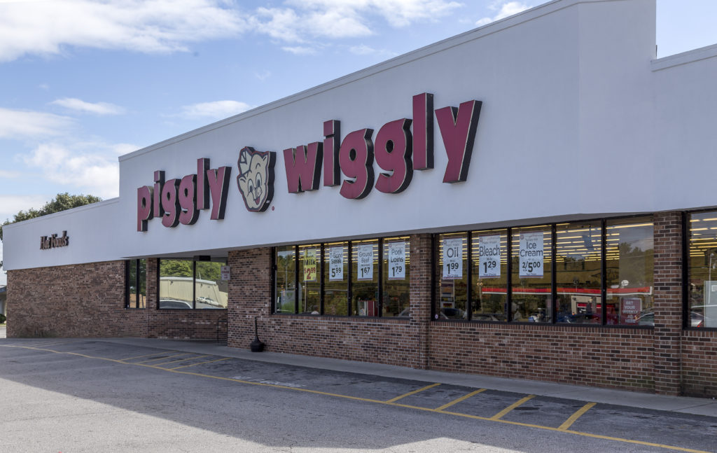 A Piggly Wiggly store front