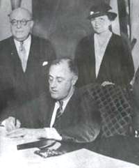 Photo of President FDR signing the Wagner Act into law.