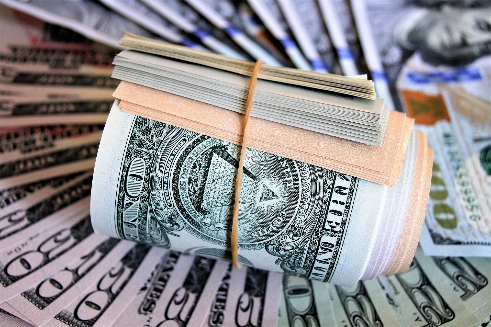 Photo of a wad of U.S. cash.