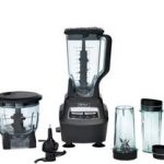 Kitchen blender with multiple toops