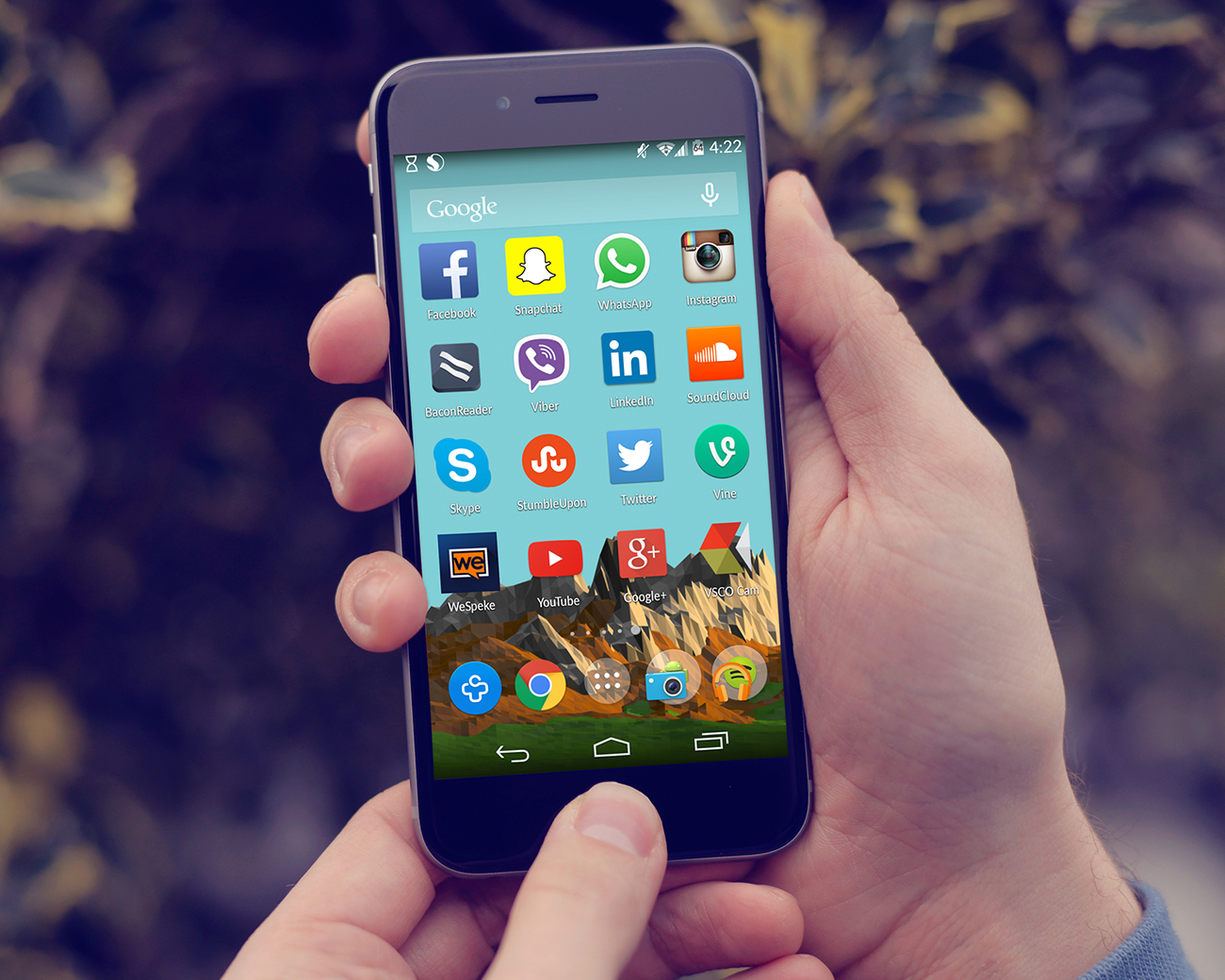 Uma fotografia mostra a tela de um celular, com muitos aplicativos, incluindo Facebook, Skype, Twitter, LinkedIn e Instagram.