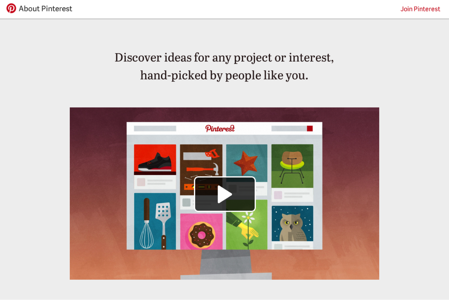 Una captura de pantalla del sitio web de Pinterest. El sitio tiene un fondo gris liso con un video con iconos coloridos. Encima del video están las palabras Descubre ideas para cualquier proyecto o interés, escogidas a mano por personas como tú.