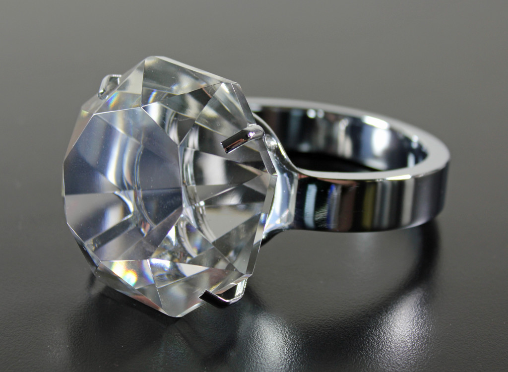 Foto de anillo de diamantes